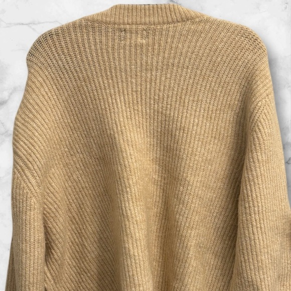 Women’s ASOS Curve Cream Round Neck Long Sleeve Sweater Size 14 - Picture 2 of 5